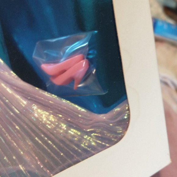 Evening Extravaganza Classique Collection - Picture 5 of 7